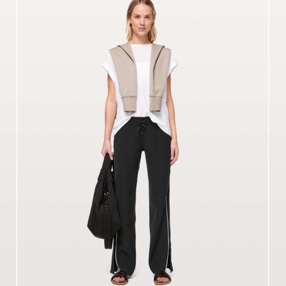 Like new Lululemon on the right track pants